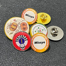 Load image into Gallery viewer, Shirley Custom 50pcs/lot epoxy pins custom company logo /photo/name personalized metal badges lapel pins pines metálicos
